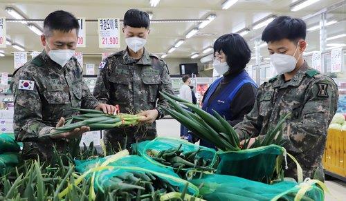 [부실 軍급식] ③MZ세대에 뒤처진 군…급양체계 송두리째 바꿔야