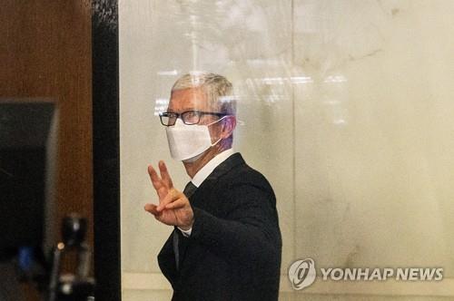 팀 쿡 "앱스토어 폐쇄적 운영은 돈 때문 아니라 이용자 위한 것"