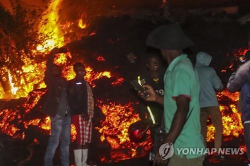 민주콩고 화산서 분출한 용암, 인구 200만 도시 삼킬뻔(종합)