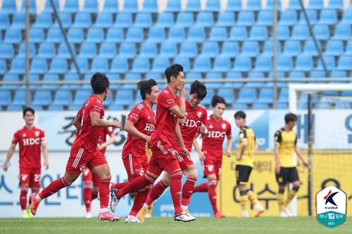 '안병준 프리킥 결승골' 부산, 전남에 2-1 역전승…3위 도약(종합)