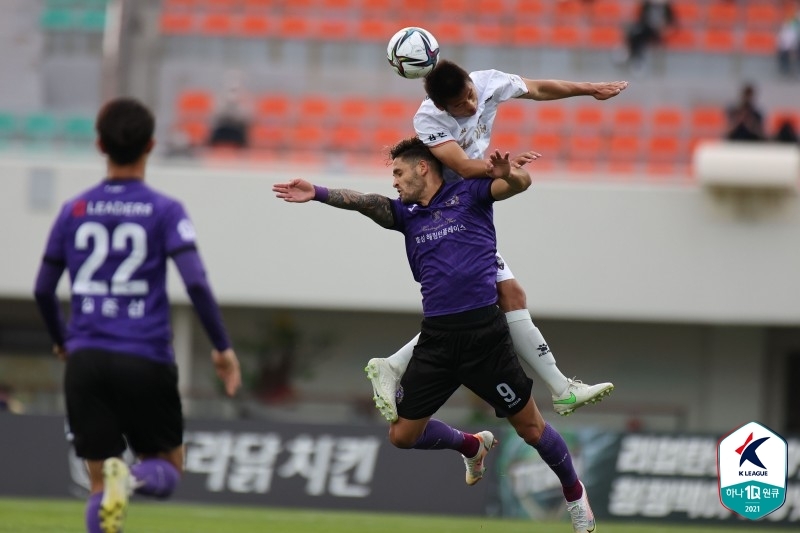 '안병준 프리킥 결승골' 부산, 전남에 2-1 역전승…3위 도약(종합)