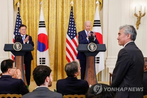 성김 美대북특별대표, 일본 측과 통화…"한반도 비핵화 재확인"