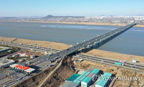 "대체도로 없는 일산대교 통행료 징수, 법 위반 소지"