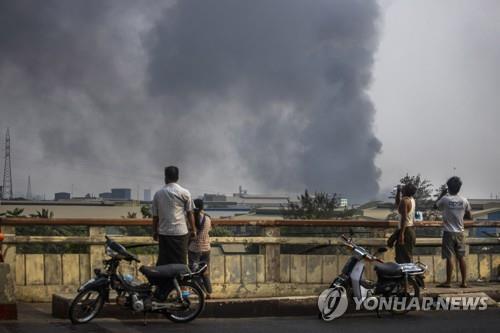 미얀마 군부 "中공장 불질렀지? 징역 20년"…반중 감정에 '경고'