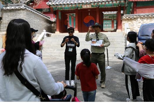 전국 국립공원 9곳, 청각 장애인 위해 수어해설 탐방체험 운영