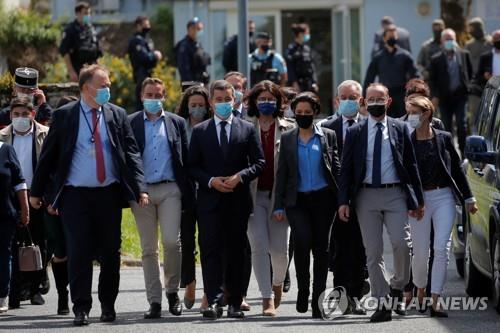 프랑스 경찰 또 흉기 공격당해…용의자 사살