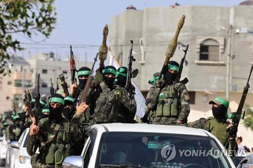 250명 죽었는데…하마스, 승전선언 이어 군사 퍼레이드