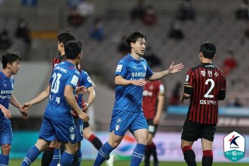 수원, 슈퍼매치 3-0 완승…선두 울산 3연승·전북 7경기 무승(종합)