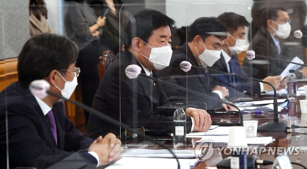 與, 재산세 감면안 결론 못내...김진표 "5월말 발표"