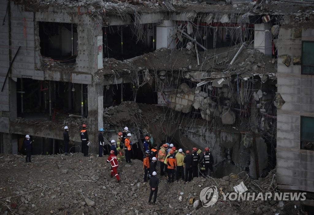 장위동 철거현장서 매몰된 노동자 발견…"사망 추정"