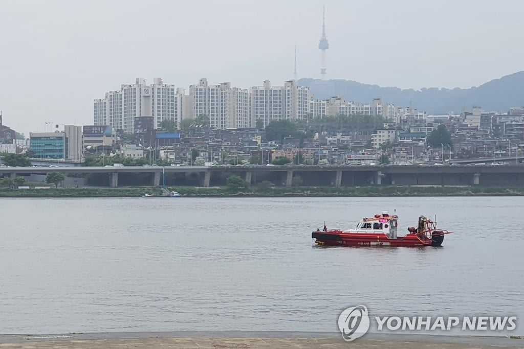 "신발 버렸다는 친구"…한강 사망 대학생 父 호소, 왜?