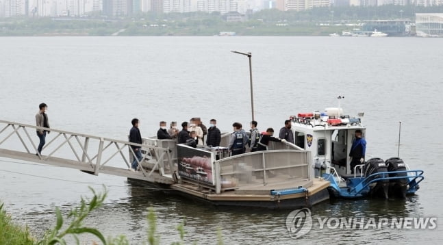 `한강 사건` 목격자 1명 추가 조사…`친구 신발` 의혹도 확인