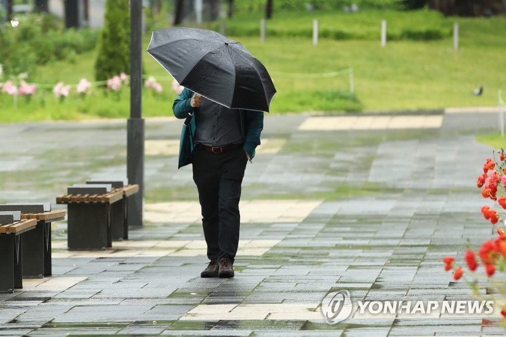 월요일 전국 곳곳 비 내린다…미세먼지는 양호
