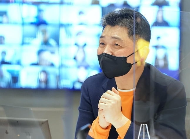 `5조원 기부` 김범수, 재단설립 추진...사회환원 잰걸음