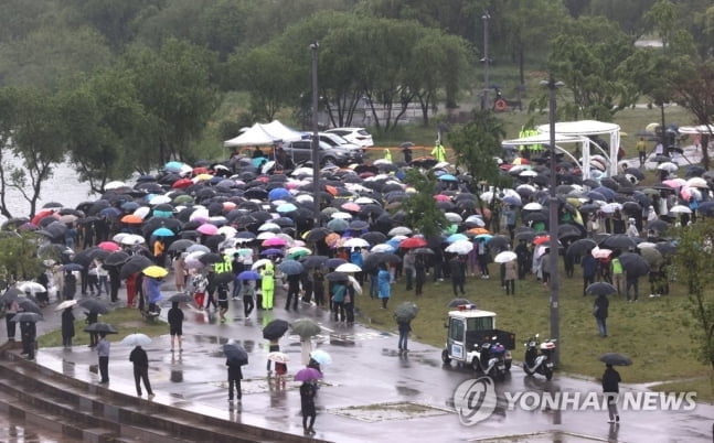 한강사망 대학생 추모집회 `집시법 위반` 검토