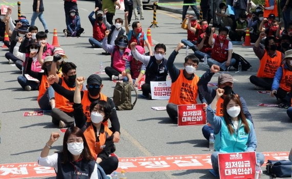 내년 최저임금 심의 `난항`…민주노총 회의 전원불참