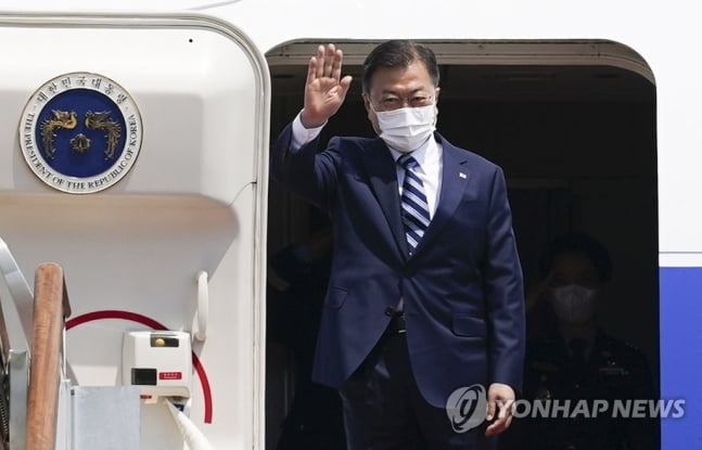 文대통령, 미국으로 출국…22일 바이든과 정상회담