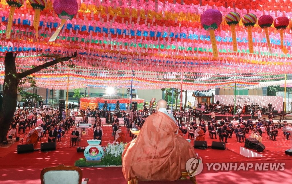 초여름 날씨 부처님 오신날…사찰·명소 곳곳 `북적`