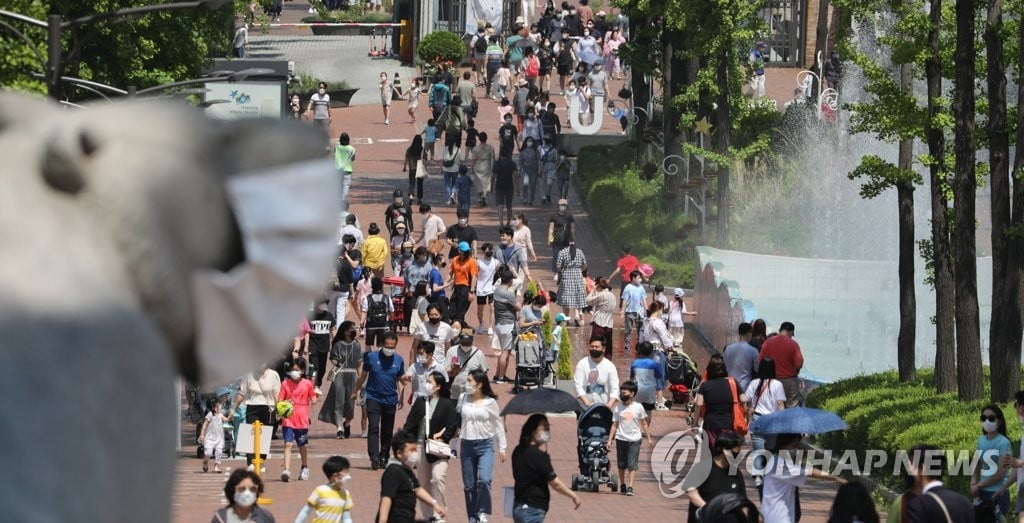 초여름 날씨 부처님 오신날…사찰·명소 곳곳 `북적`