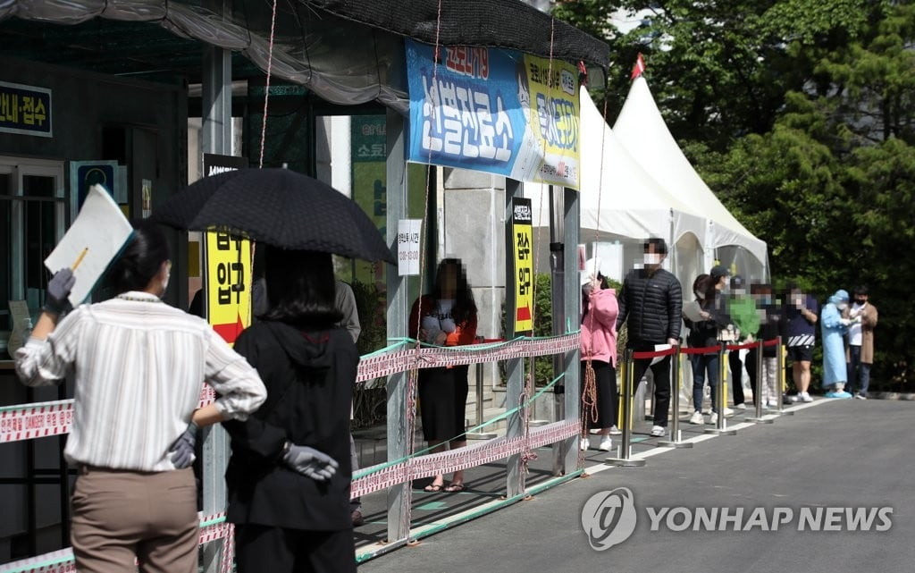 오늘 500명대 중후반…`거리두기 조정안` 오전 발표