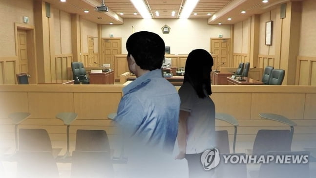 10대 의붓딸 강간하고 동영상 찍은 30대…징역 15년