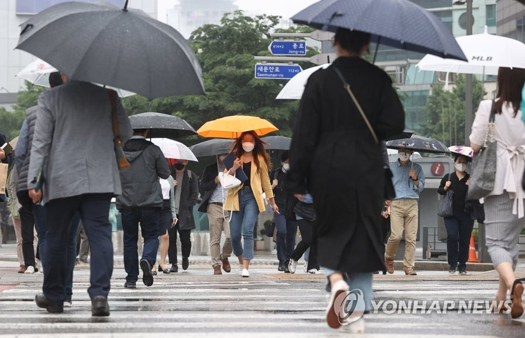 천둥·번개 주의…수도권 출근길 시간당 최고 30㎜ 비