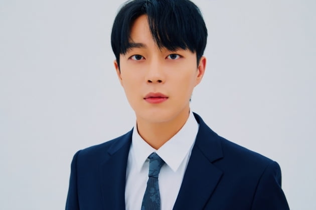 하이라이트 윤두준 / 사진 = 어라운드어스 제공