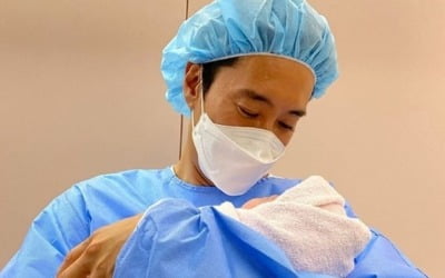 신현준, 셋째 득녀…품에 안고 미소 '다둥이 아빠'