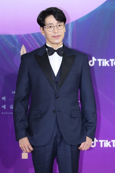 [TEN 포토] 엄기준 '부드러운 수트핏' (백상예술대상)