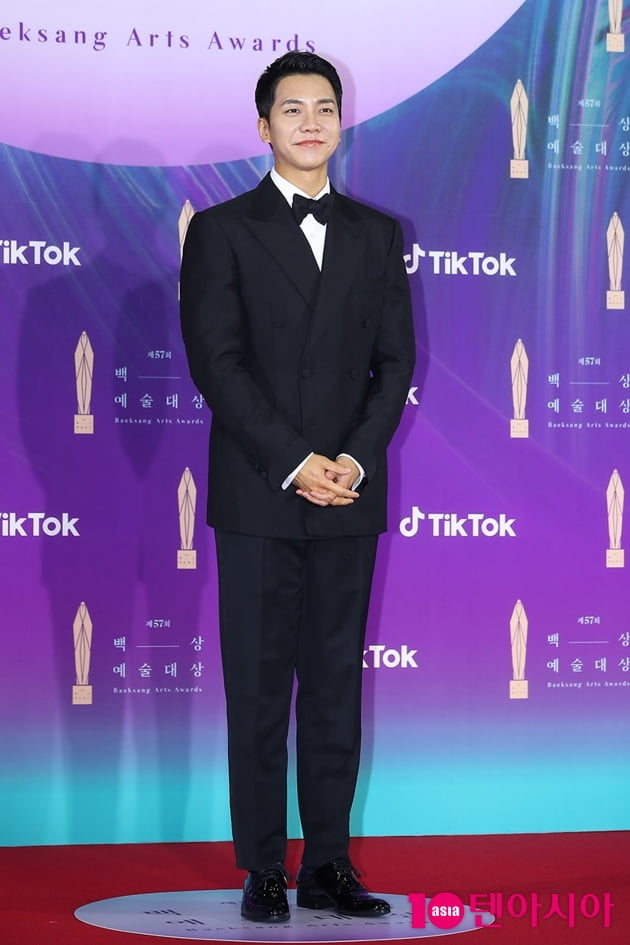 [TEN 포토] 이승기 '정바름의 훈훈한 미소' (백상예술대상)