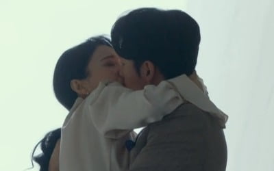 '마인' 결국 불륜, 이보영 남편X옥자연 '격정 키스' [종합]