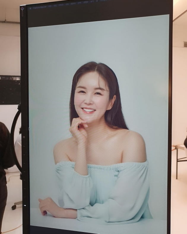 '한창♥' 장영란, 첫 화장품 광고에 확 드러낸 어깨라인 "저 아닌 거 같죠?" [TEN★]