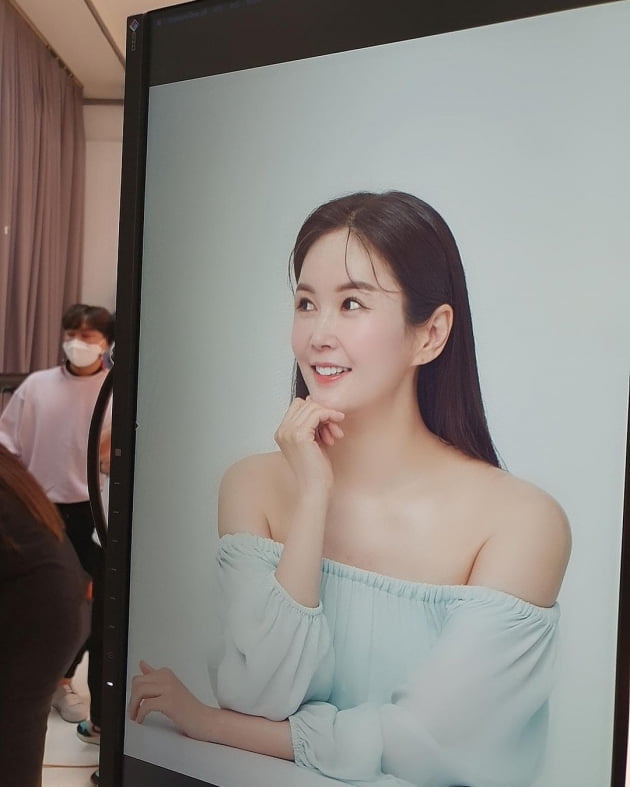 '한창♥' 장영란, 첫 화장품 광고에 확 드러낸 어깨라인 "저 아닌 거 같죠?" [TEN★]