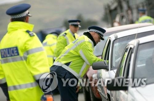 뉴질랜드 '묻지마 흉기난동' 시민들이 제압