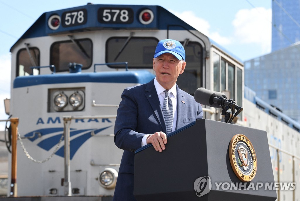 36년간 열차통근 바이든 "철도원들 내 가족"…경조사도 챙겨