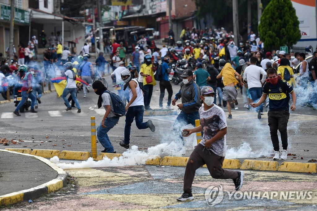 출구 안보이는 콜롬비아 시위…40여명 사망에다 코로나도 악화(종합)