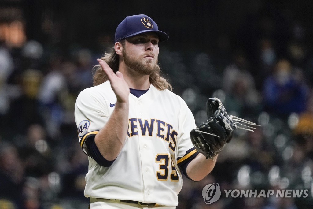 MLB 코빈 번스, 개막 후 볼넷 없이 58탈삼진 신기록 작성