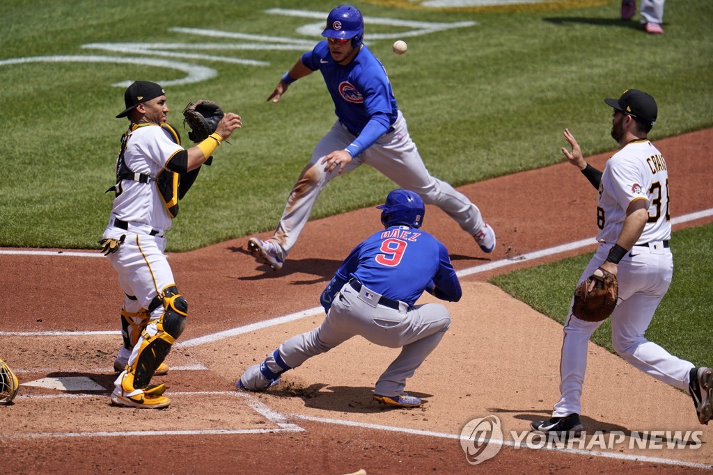 2사 후 타자주자 잡으러 홈으로 뛰어간 1루수…MLB 최악의 실수