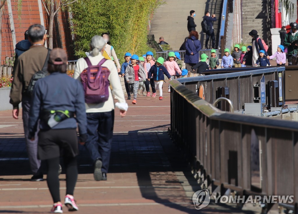 일본 아동 비율 47년째 하락해 11.9％…한국도 비슷한 수준