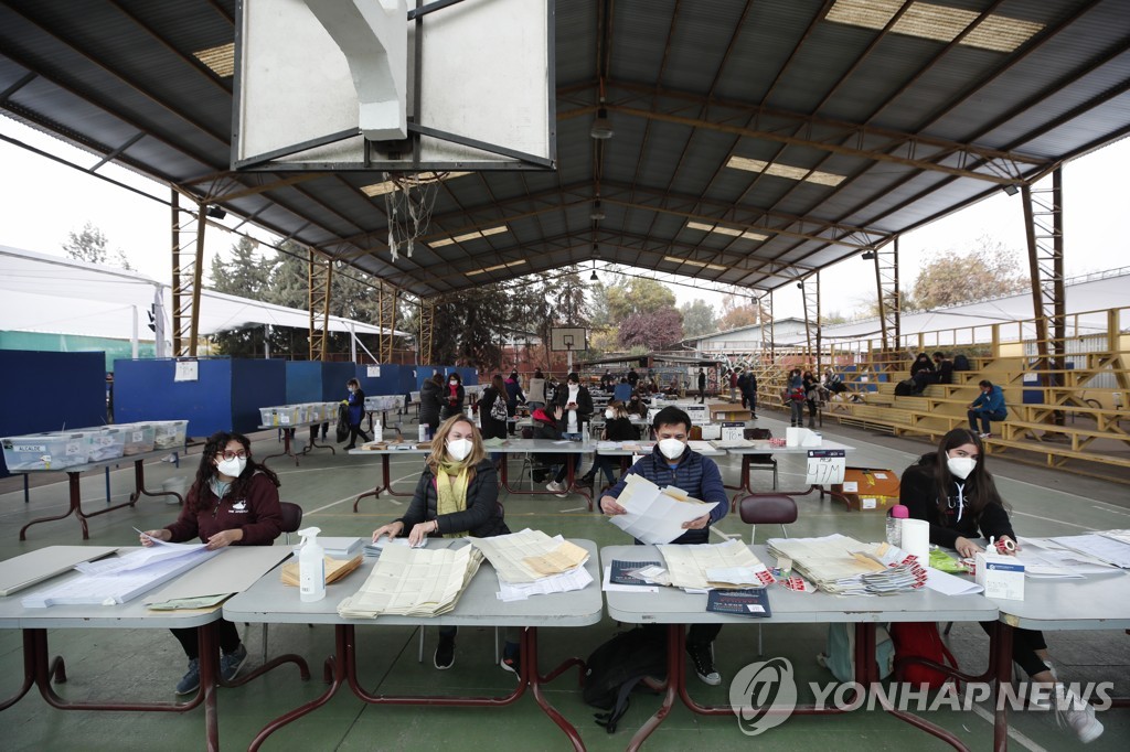 칠레 제헌의회 선거서 우파 여당 열세…무소속 후보들 약진