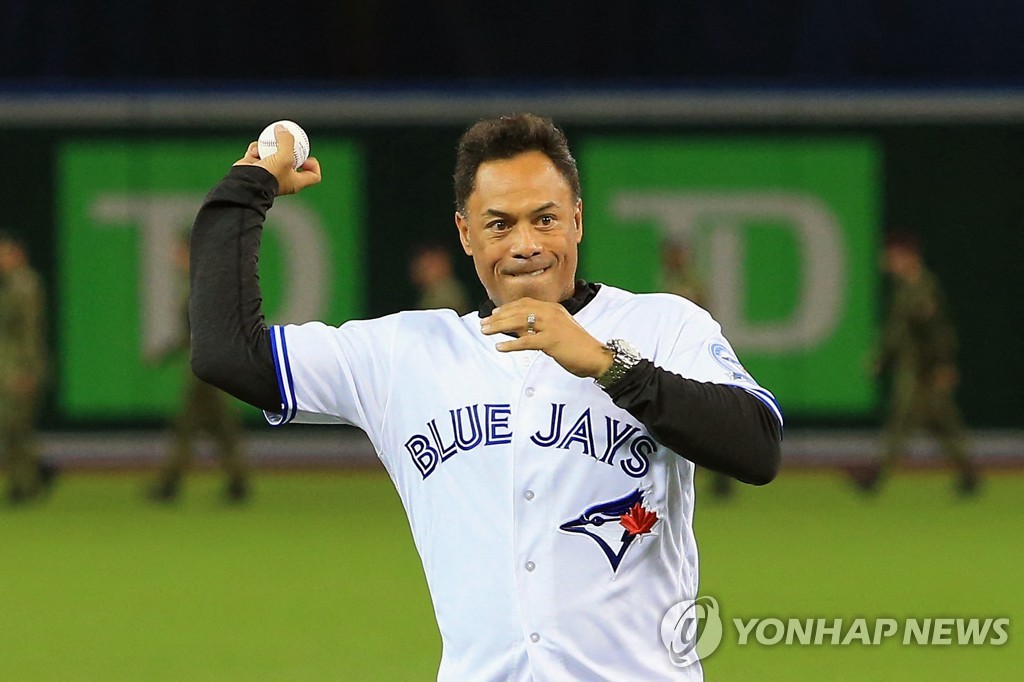 '명예의 전당' 오른 명품 2루수 알로마, 성 추문으로 MLB서 퇴출