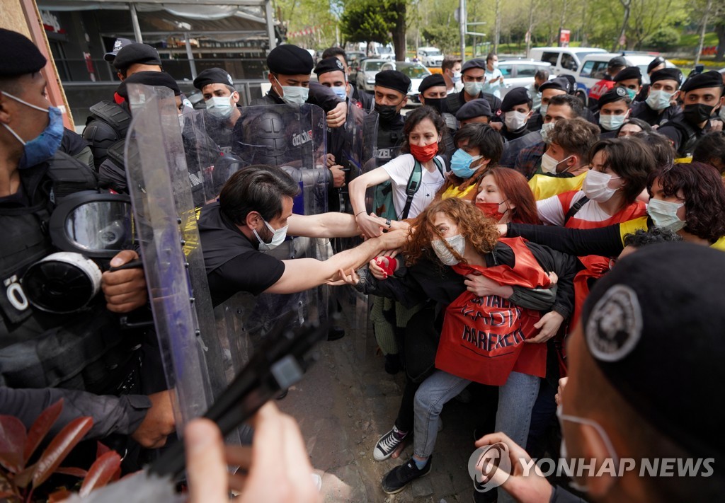 노동절 세계 곳곳서 시위…진압과정서 수백명 체포