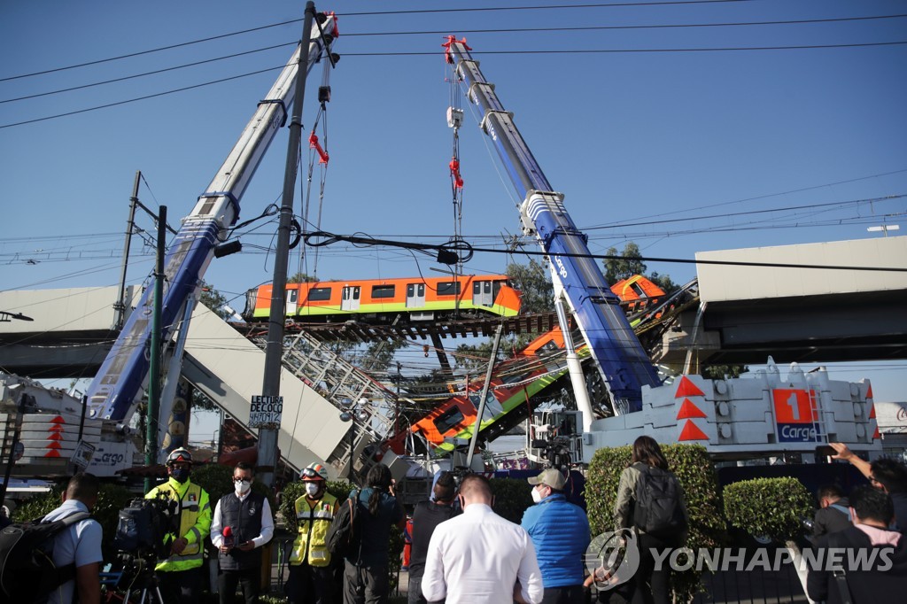 굉음과 함께 순식간에 추락…멕시코시티 한밤 지하철 참사