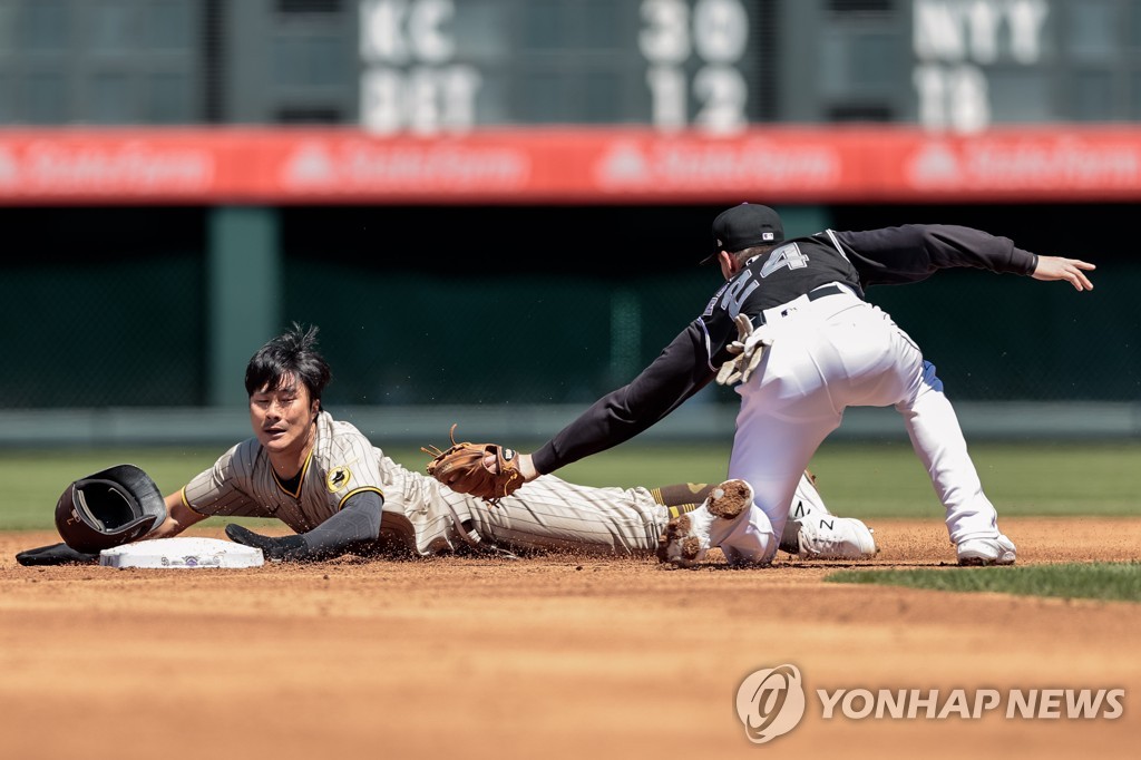 김하성, 더블헤더 1·2차전 6타수 2안타…2루타+도루(종합)