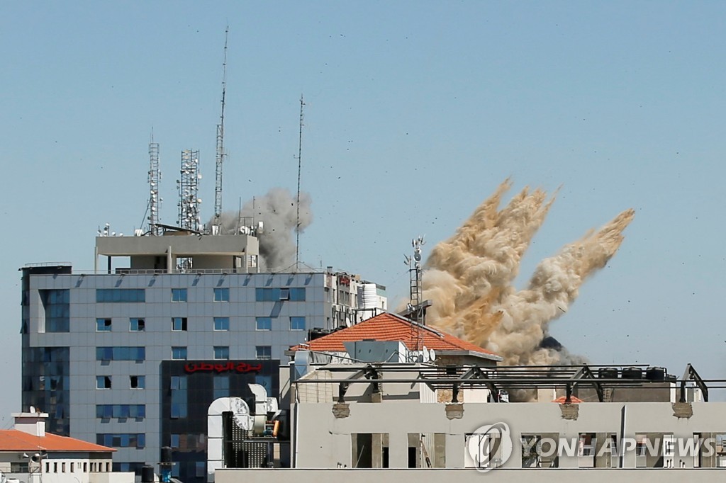 "이스라엘군, 가자지구 내 AP·알자지라 입주 사무실 폭격"