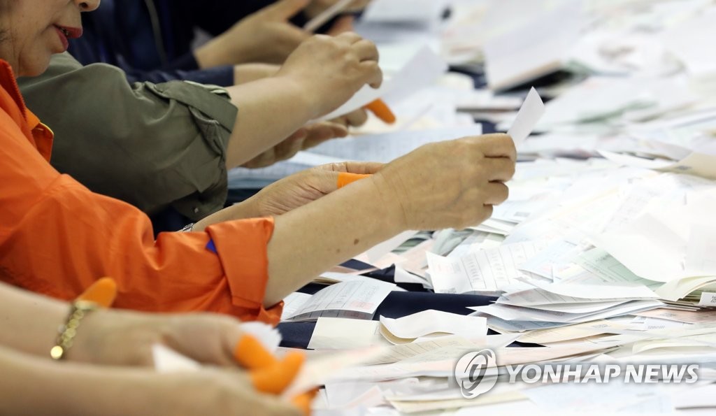 대선에 묻힌 지방선거…물밑에선 후보군 '들썩들썩'