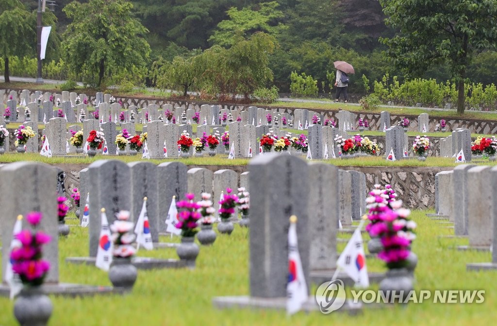 [팩트체크] 국립현충원에 태극기 반입 못한다?