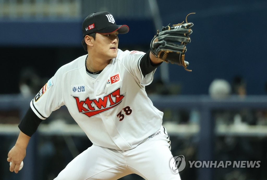 kt 주권, 삼성 피렐라에게 헤드샷 던져 퇴장…경기 후 사과(종합)