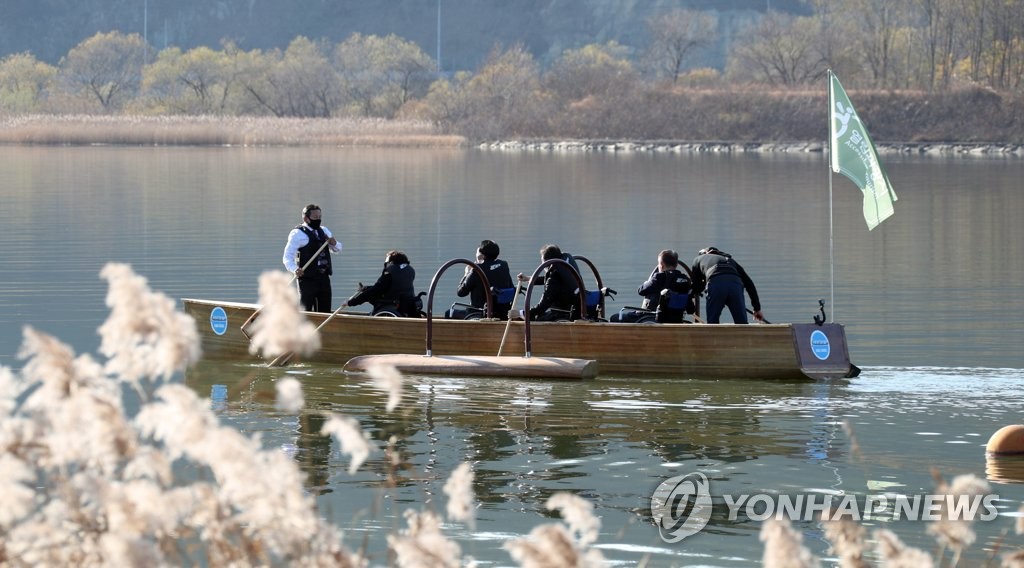 카누 타고 문화유산 배운다…춘천시 탐방 행사 운영