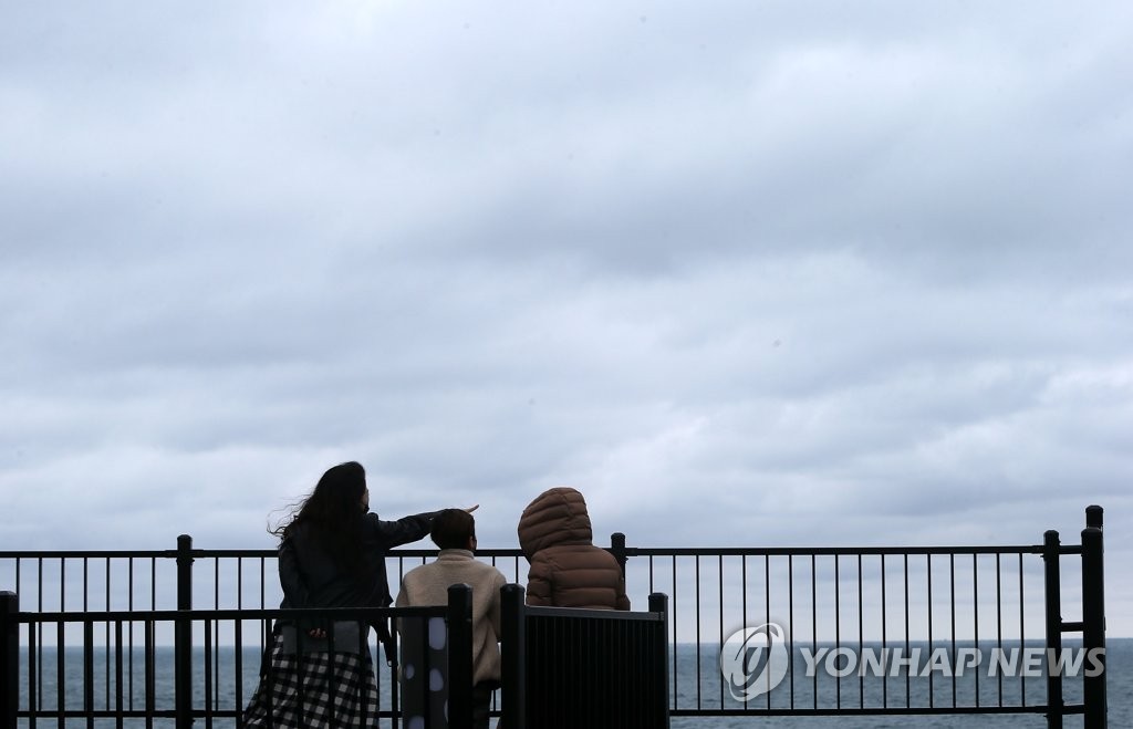 [날씨] 중부 맑음·남부 흐림…제주, 비 내리고 강풍